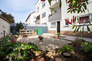 Wohl – Fühl Reihenmittelhaus mit drei Loggen, Garten, Garage sowie Stellplatz