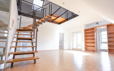 Wohnzimmer mit Luftraum